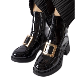 Černé lakované kotníkové boty na vysokém podpatku značky Girardi černá Černé lakované kotníkové boty na vysokém podpatku značky Girardi černá