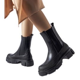 Černé kotníkové boty s elastickým svrškem značky Faisal černý