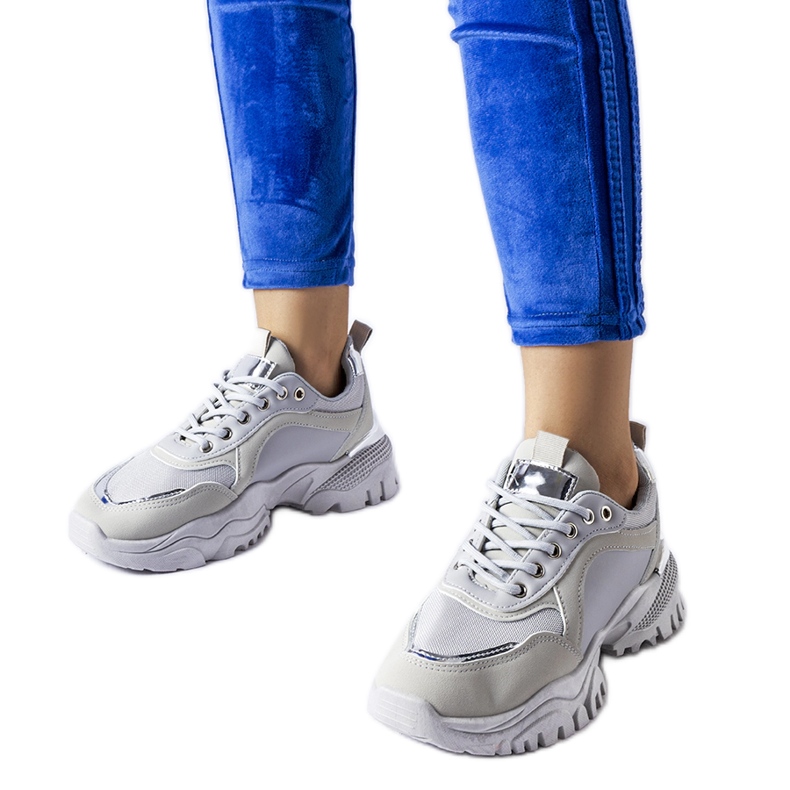 Inna Šedé tenisky se stříbrným akcentem Lodgeville šedá Inna Šedé tenisky se stříbrným akcentem Lodgeville šedá