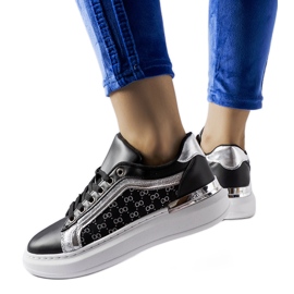 Černé tenisky se stříbrným zdobením Leo černá Černé tenisky se stříbrným zdobením Leo černá