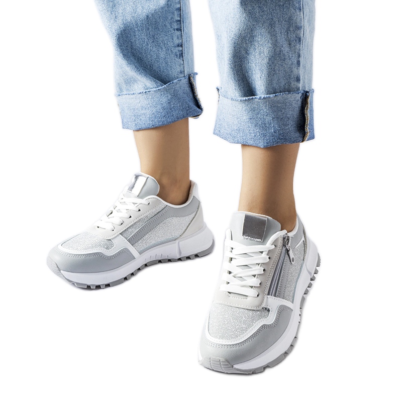 Šedé a stříbrné dámské tenisky značky Camuzzoni šedá