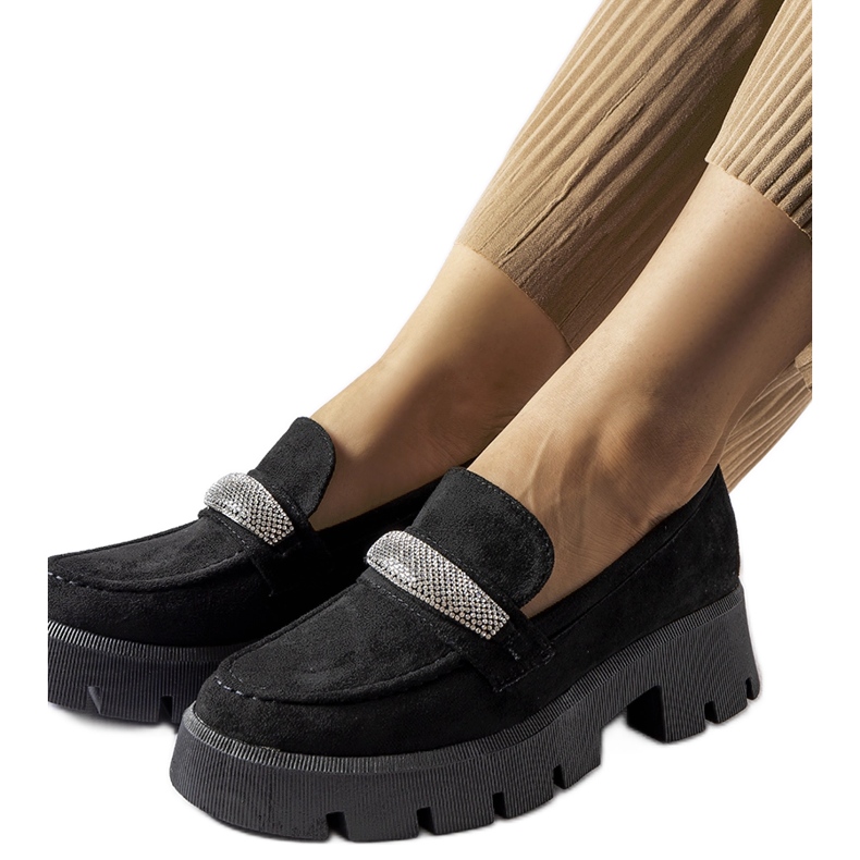 Černé mokasíny s masivní podrážkou Macario černá