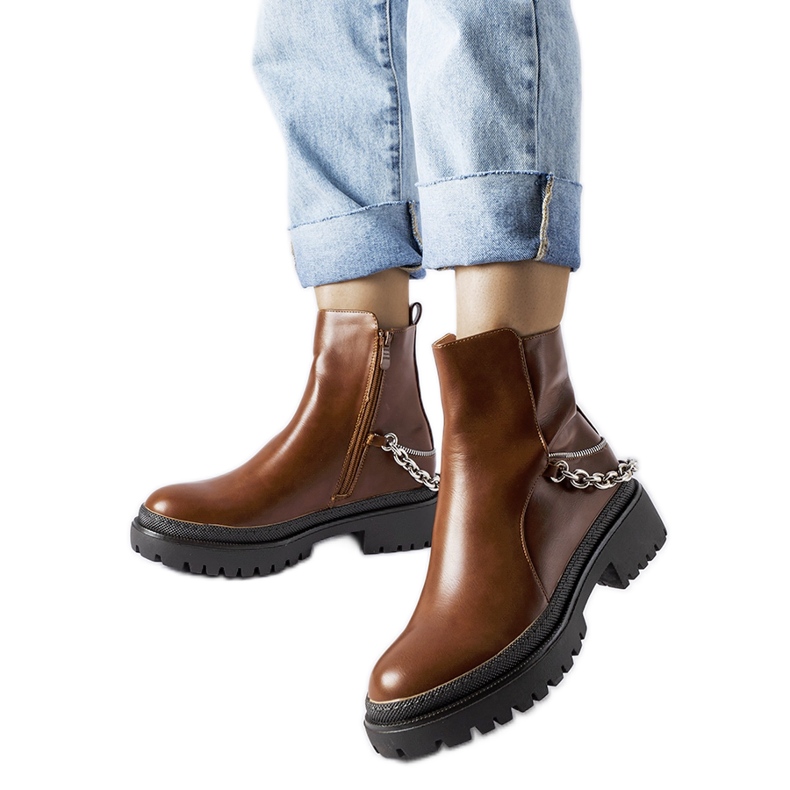 Hnědé kotníkové boty s řetízkem Muqaddim hnědý