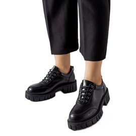 Černé masivní klasické boty Severino černá