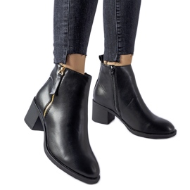 Černé klasické kotníkové boty Ivano na nízkém podpatku černý
