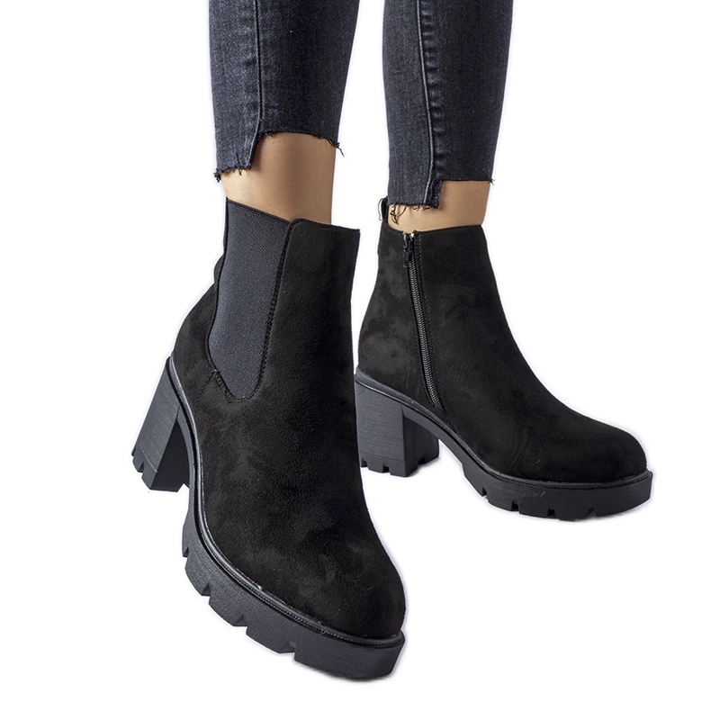 Černé kotníkové boty na silném podpatku značky Tobiassen černá Černé kotníkové boty na silném podpatku značky Tobiassen černá