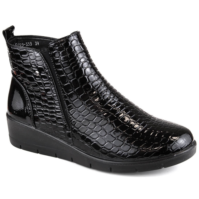 Černé lakované dámské kotníkové boty s rozkrokovým klínem, T.Sokolski Z23-333 černá Černé lakované dámské kotníkové boty s rozkrokovým klínem, T.Sokolski Z23-333 černá