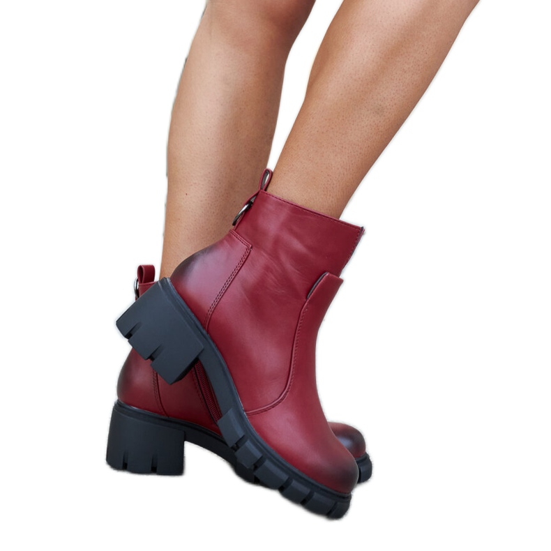 Červenočerné kotníkové boty značky Fajardo červené Červenočerné kotníkové boty značky Fajardo červené