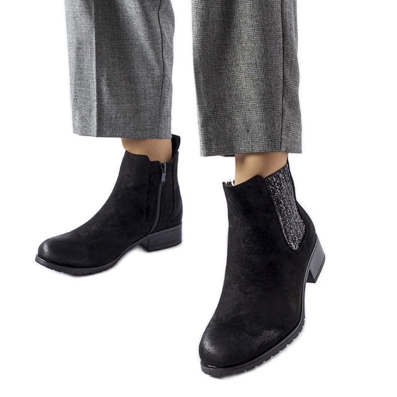 Černé ploché kotníkové boty s ozdobnou vsadkou Arnoux černá