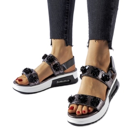 Inna Šedé sandály na klínku s květinami od Stamford stříbrný