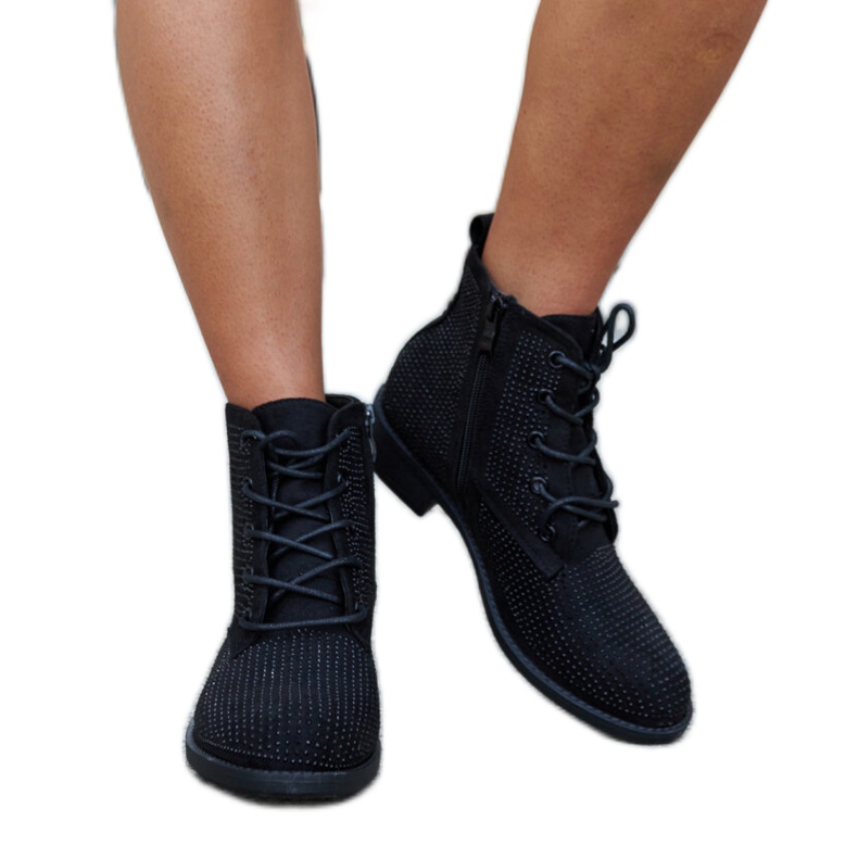 Černé kotníkové boty zdobené zirkony Melisurgo černá Černé kotníkové boty zdobené zirkony Melisurgo černá