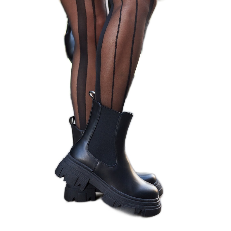 Černé kotníkové boty s gumovou vsadkou D'Isola černá