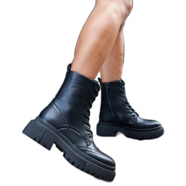 Černé kozačky zdobené prošíváním Nicla černá