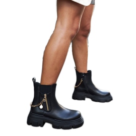 Černé kotníkové boty s ozdobným řetízkem Archard černá Černé kotníkové boty s ozdobným řetízkem Archard černá