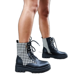 Černé zateplené kotníkové boty se vzorem houndstooth značky Alfeo černá