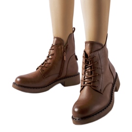 Hnědé asymetrické ploché kozačky značky Solza hnědý Hnědé asymetrické ploché kozačky značky Solza hnědý