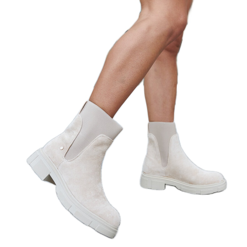 Inna Béžové nazouvací kotníkové boty značky Adalrico béžový Inna Béžové nazouvací kotníkové boty značky Adalrico béžový