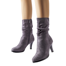 Šedé zateplené kotníkové boty z ekologického semiše na vysokém podpatku Sant šedá