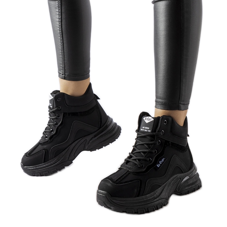 Černé boty Lee Cooper LCJ-23-44-1976L černá Černé boty Lee Cooper LCJ-23-44-1976L černá