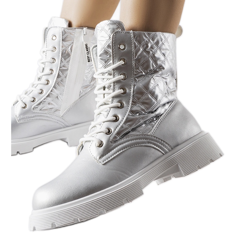 Inna Stříbrné kozačky zdobené prošíváním Jalbert stříbrný