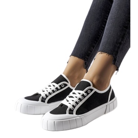 Černé tenisky na silné platformě Egidio černý