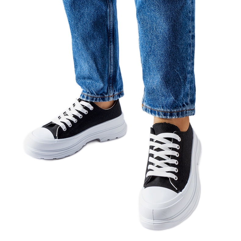 Černé tenisky se sportovní podrážkou Bettole černá