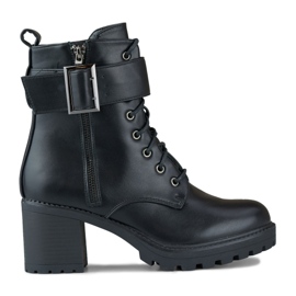 Dámské černé kotníkové boty s velkou přezkou černá