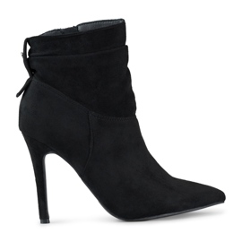 Semišové černé kotníkové boty na vysokém podpatku s vyšším svrškem černá Semišové černé kotníkové boty na vysokém podpatku s vyšším svrškem černá