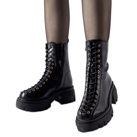 Černé zateplené kozačky zdobené vázáním Amla černá