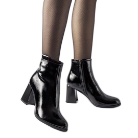 Černé zateplené kotníkové boty na patent Carcare černá Černé zateplené kotníkové boty na patent Carcare černá