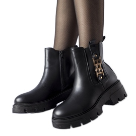 Černé masivní kotníkové boty s ozdobnou přezkou Nuovo černá Černé masivní kotníkové boty s ozdobnou přezkou Nuovo černá