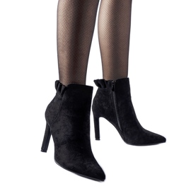 Černé kotníkové boty s volánem na vysokém podpatku Dolcelino černá