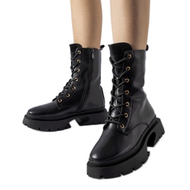 Černé zateplené kotníkové boty Aeroporto černá