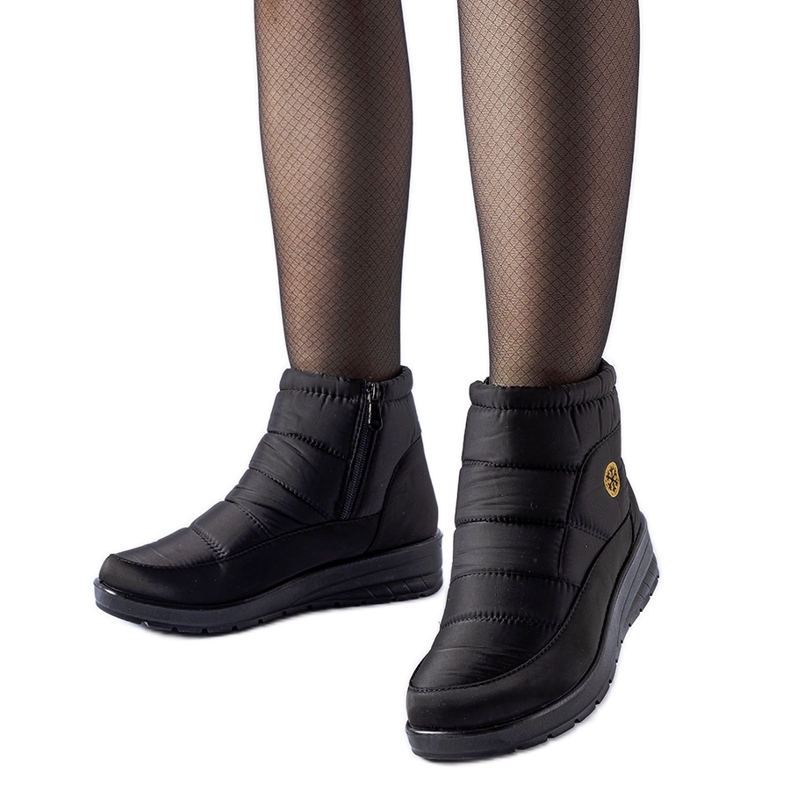 Černé sněhule na nízkém klínku Vittore černá Černé sněhule na nízkém klínku Vittore černá