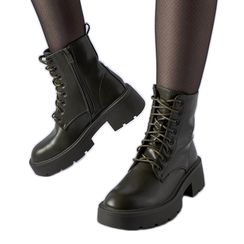 Zelené zateplené kotníkové boty se silnou podrážkou značky Cirillo zelená