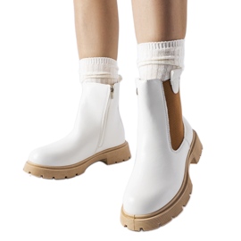 Bílé kotníkové boty s béžovou podrážkou Giacinta bílý