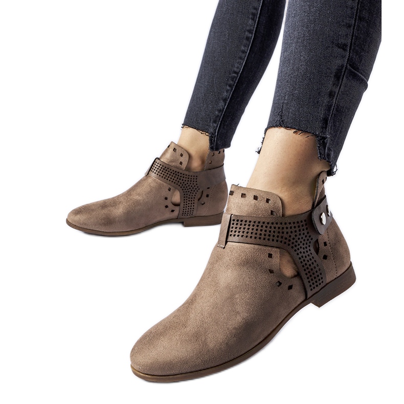 Hnědé, prolamované kotníkové boty s nízkým střihem od Lungodora béžový