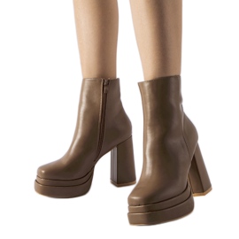 Hnědé kotníkové boty na vysokém podpatku od Ashwood hnědý