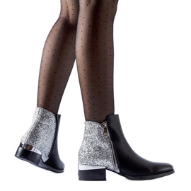 Černé kotníkové boty s lesklým zadním dílem Olindo černá