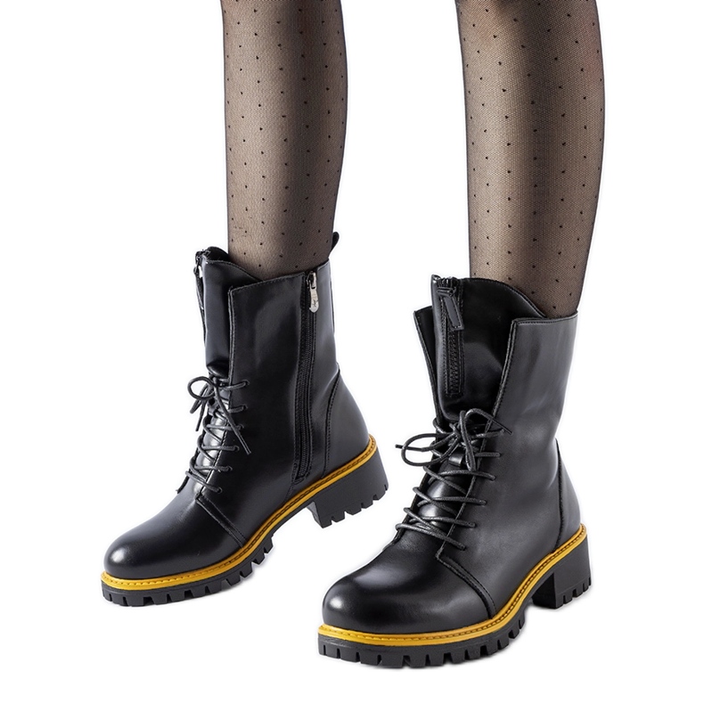 Černé pracovní boty se žlutým zdobením Elisabetta černá