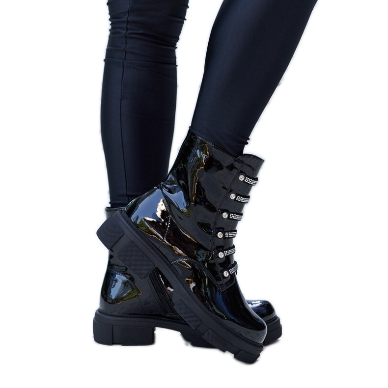 Černé lakované kotníkové boty s kamínky Sfaranda černá