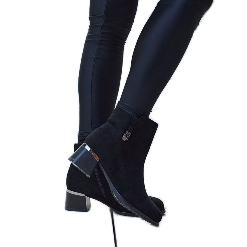 Černé elegantní kozačky s kamínky Bocconi černá