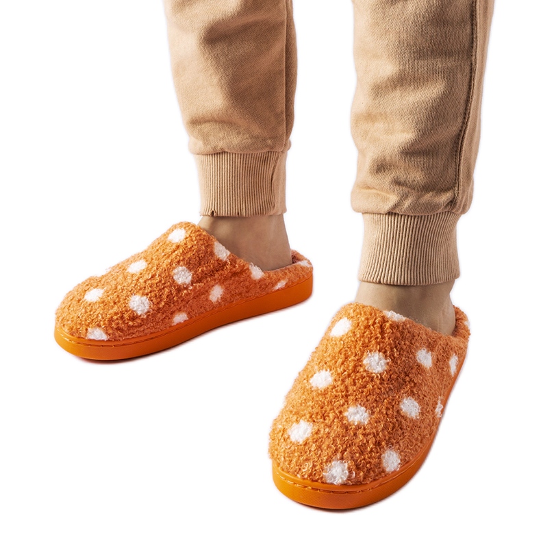 Oranžové teplé pantofle s bílými puntíky oranžový