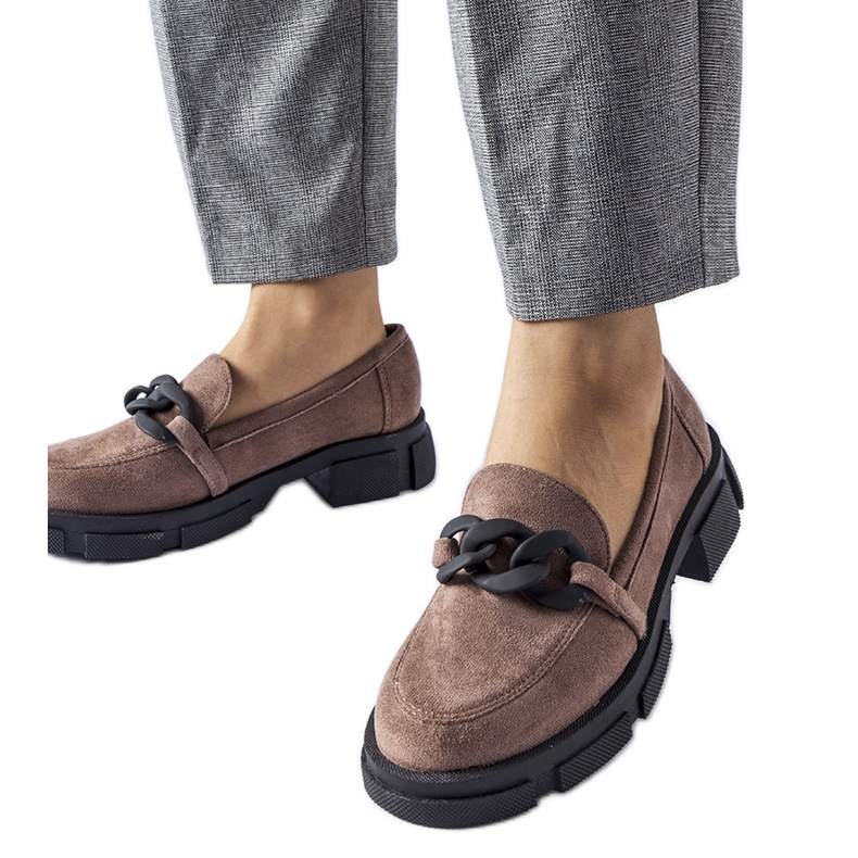 Hnědé mokasíny s eko-semišovým řetízkem hnědý