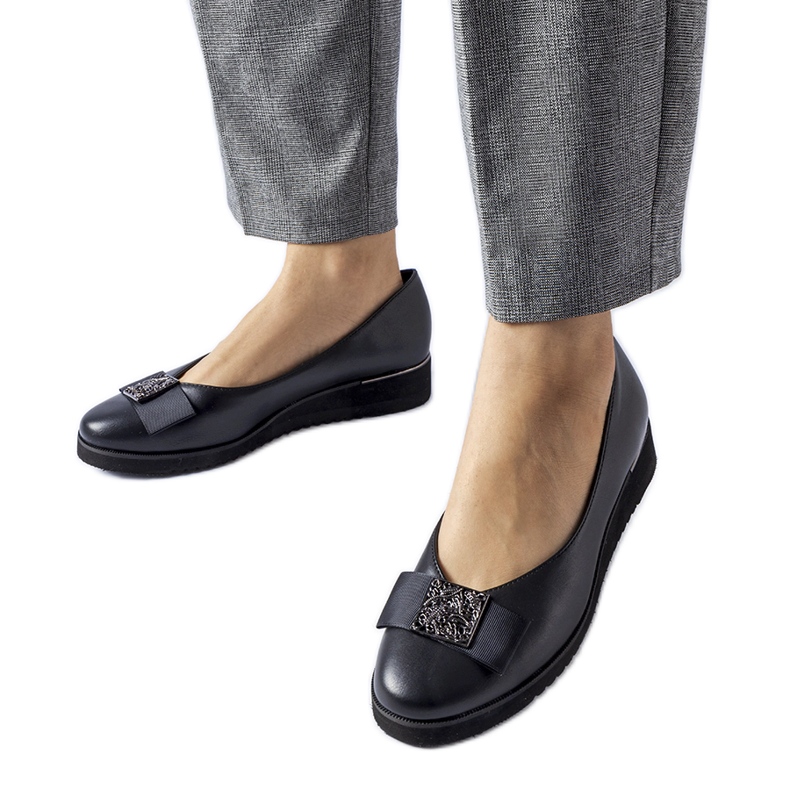 Černé balerínky s mašlí na klínku černá