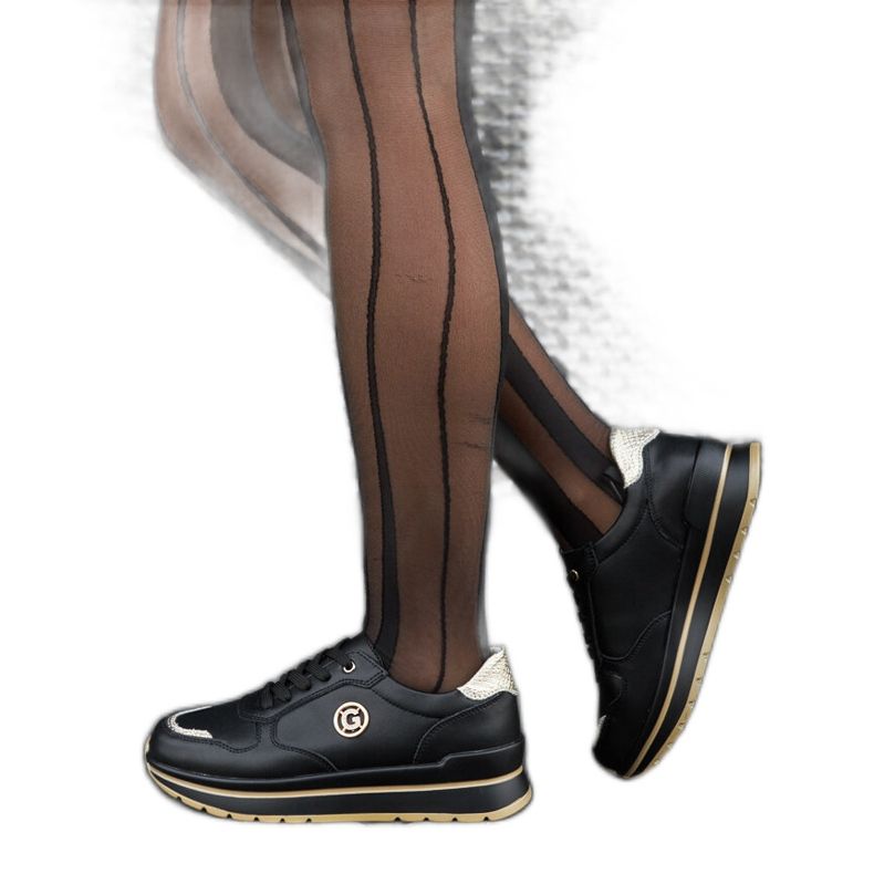 Černé kožené boty s kamínky černá