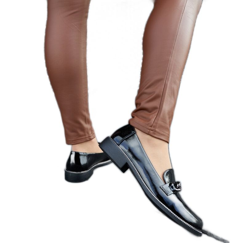 Černé lakované mokasíny se sponou černá