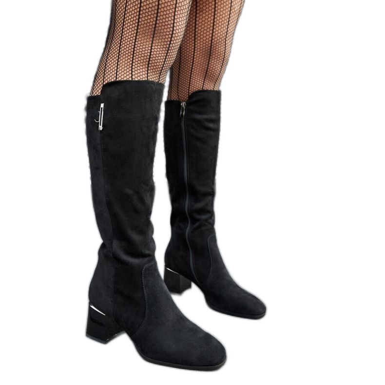 Černé kozačky na patentovém podpatku černá