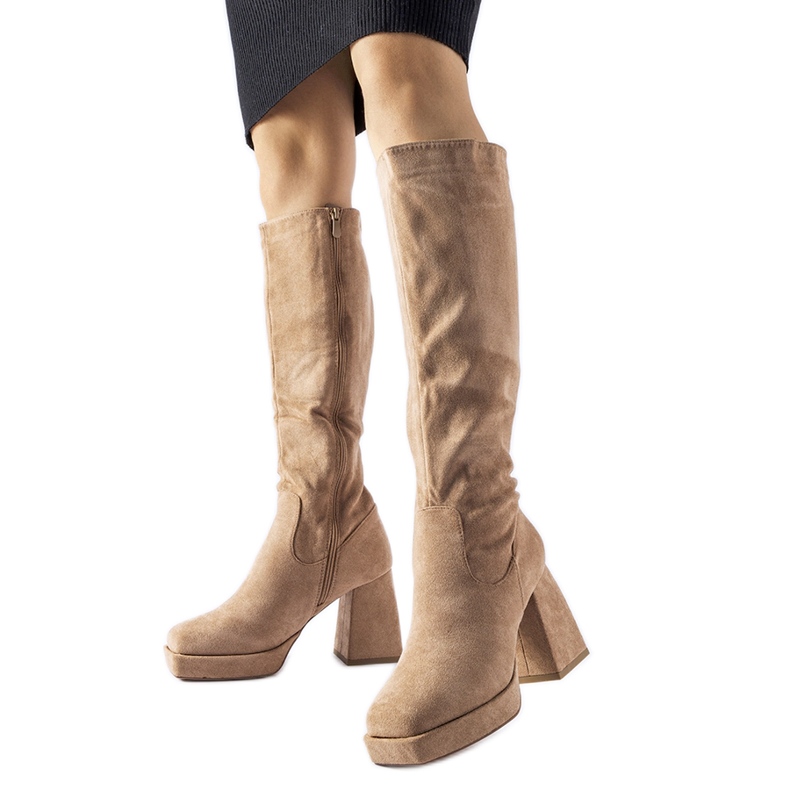 Béžové teplé kozačky na masivním podpatku Fantino béžový