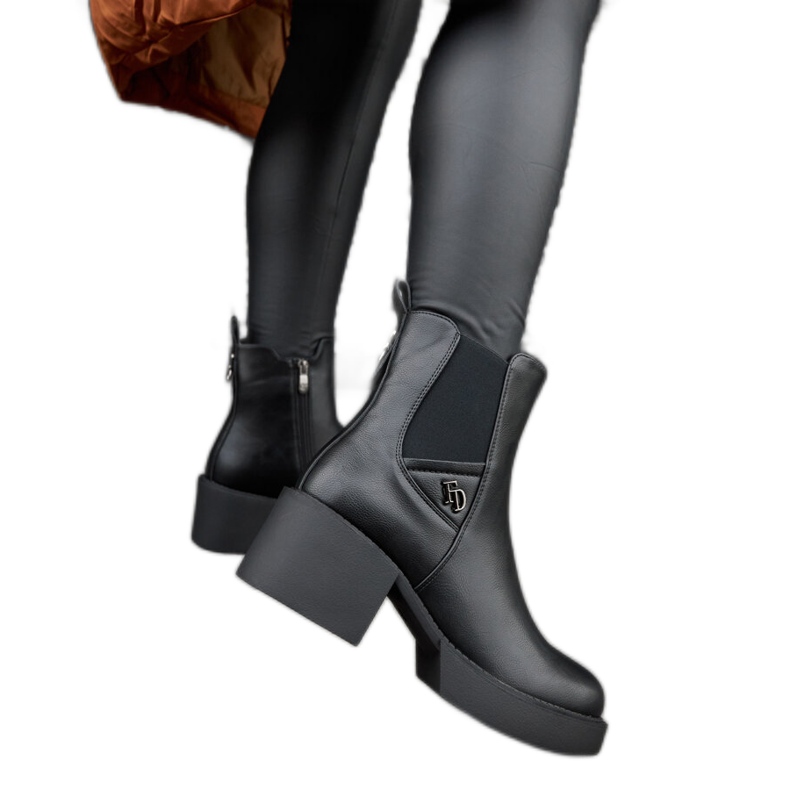 Černé zateplené kotníkové boty s Albert blokem černá